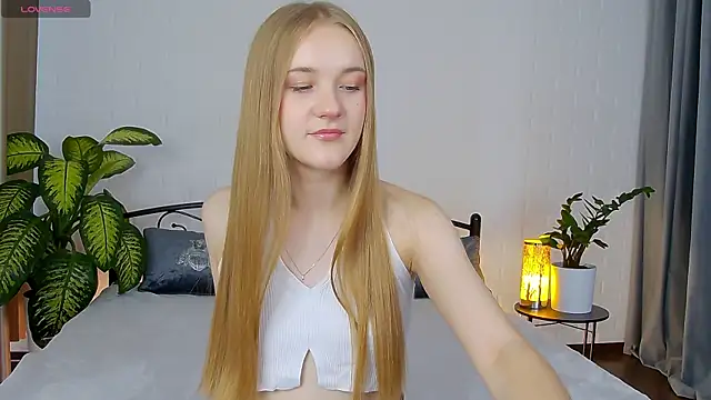 KumiKruz online show from September 2025 01:22:01 PM