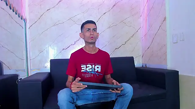 Snapshot of Golldens_Dreamss chatting on December 2025 12:14:02 PM Golldens Dreamss online show from December 2025 12:14:02 PM