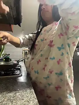 Snapshot of DianeSuns_ chatting on April 2026 04:45:02 AM DianeSuns online show from April 2026 04:45:02 AM