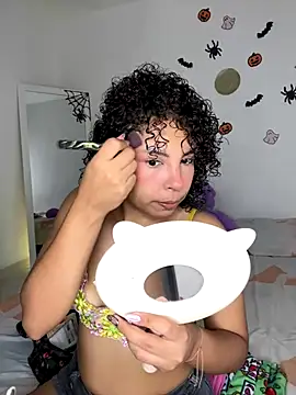 Snapshot of ViolettaMiller_ chatting on October 2025 01:14:01 PM ViolettaMiller online show from October 2025 01:14:01 PM