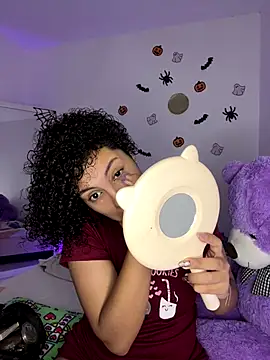 Snapshot of ViolettaMiller_ chatting on October 2025 01:04:02 PM ViolettaMiller online show from October 2025 01:04:02 PM