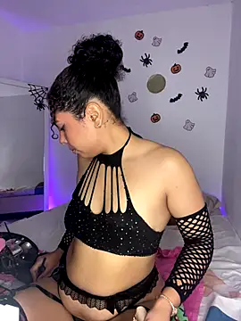 Snapshot of ViolettaMiller_ chatting on October 2025 01:12:01 PM ViolettaMiller online show from October 2025 01:12:01 PM