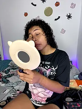 Snapshot of ViolettaMiller_ chatting on November 2025 01:10:02 PM ViolettaMiller online show from November 2025 01:10:02 PM