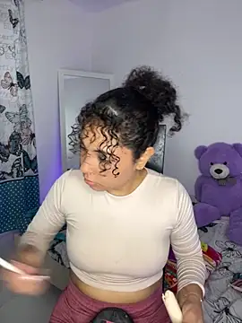 Snapshot of ViolettaMiller_ chatting on November 2025 01:11:01 PM ViolettaMiller online show from November 2025 01:11:01 PM