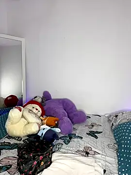 Snapshot of ViolettaMiller_ chatting on November 2025 01:04:02 PM ViolettaMiller online show from November 2025 01:04:02 PM