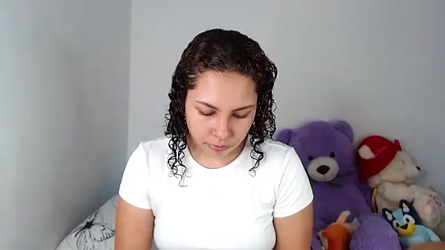 ViolettaMiller  online show from February 2026 01:05:01 PM