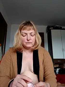 LiluLiluLilu online show from February 2026 12:57:01 PM