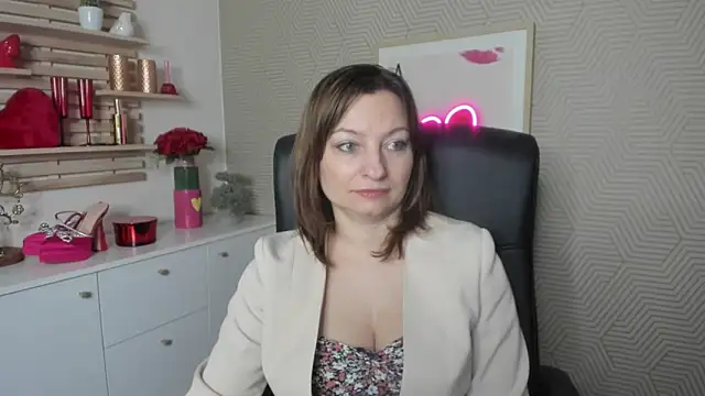 Snapshot of angelaSamt chatting on February 2026 06:24:01 AM angelaSamt online show from February 2026 06:24:01 AM