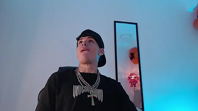 Anhonymus  online show from October 2025 08:21:02 PM