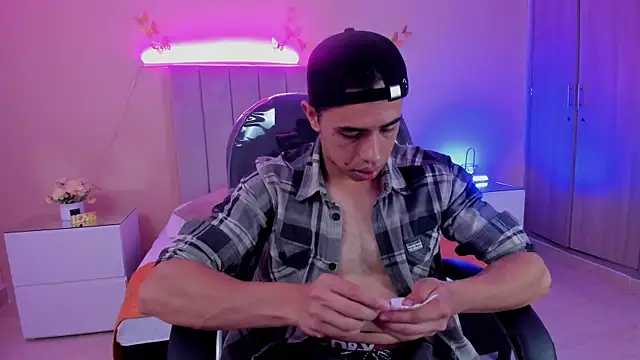 Muscle Scott online show from November 2025 12:59:02 PM