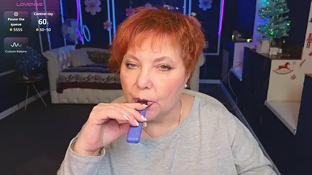 Kira Kenett online show from December 2025 12:45:02 PM