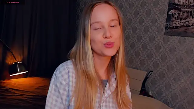 SoonMoor online show from September 2025 05:18:02 PM