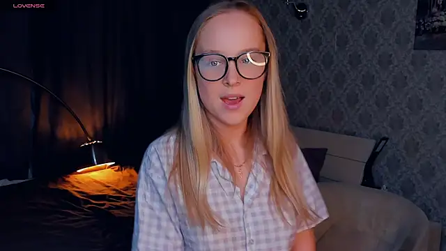 SoonMoor online show from October 2025 05:34:01 PM