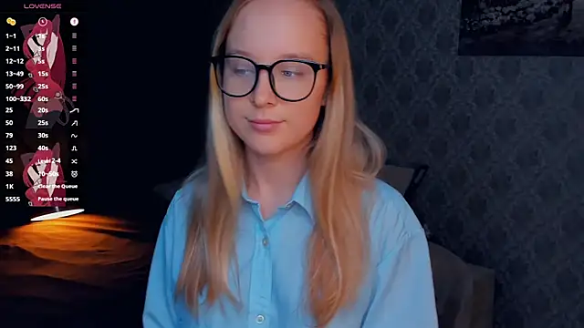 SoonMoor online show from October 2025 04:17:01 PM