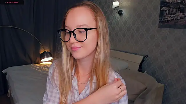 SoonMoor online show from October 2025 04:07:02 PM