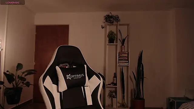 Ellyuwuw online show from November 2025 01:14:02 AM