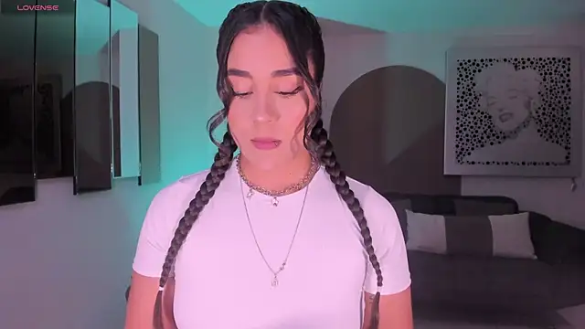 Snapshot of SussyBellX chatting on November 2025 07:35:02 PM SussyBellX online show from November 2025 07:35:02 PM