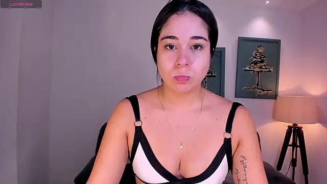 Snapshot of SussyBellX chatting on November 2025 05:13:02 PM SussyBellX online show from November 2025 05:13:02 PM