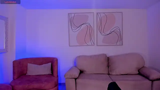 Snapshot of SussyBellX chatting on November 2025 08:09:01 PM SussyBellX online show from November 2025 08:09:01 PM