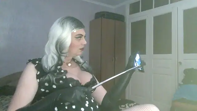 Snapshot of NiraFrost chatting on February 2026 06:13:01 PM NiraFrost online show from February 2026 06:13:01 PM