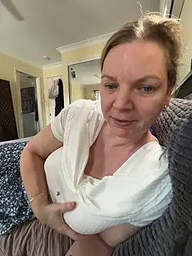 aussiepeaches online show from February 2026 04:10:01 AM