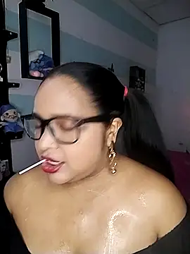 Angelly ricura online show from October 2025 03:00:01 PM