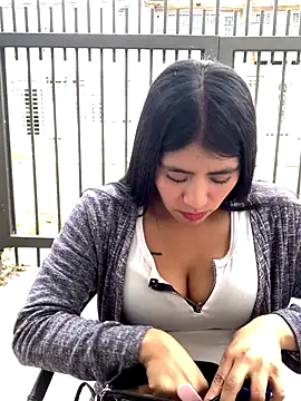 Adele Pinkk online show from September 2025 04:11:01 PM