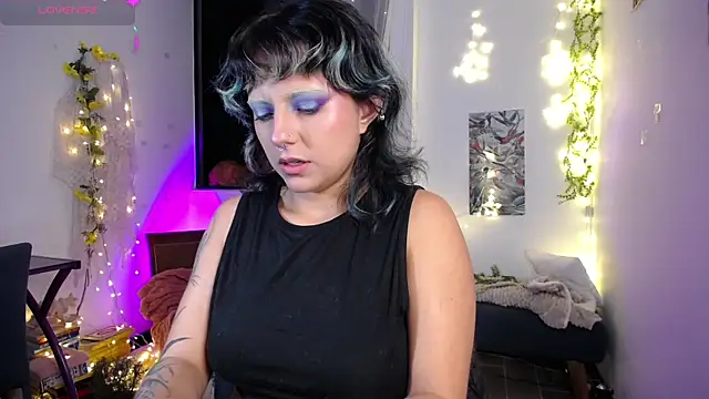 Snapshot of AlmaNanax chatting on May 2026 08:08:01 AM AlmaNanax online show from May 2026 08:08:01 AM