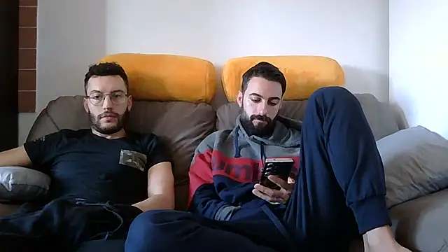 Amicisegreti online show from February 2026 09:17:01 AM