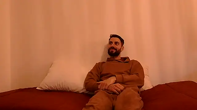 Amicisegreti online show from March 2026 04:17:02 PM