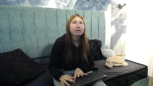 Olivia11  online show from October 2025 12:34:02 PM