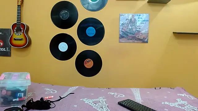 valeria18sexy online show from October 2025 01:00:01 PM