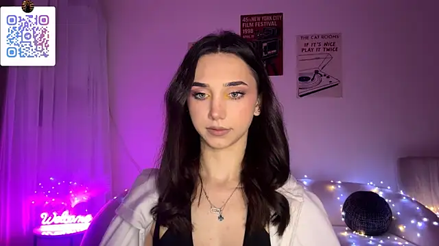 LinaMour online show from April 2026 10:18:01 PM