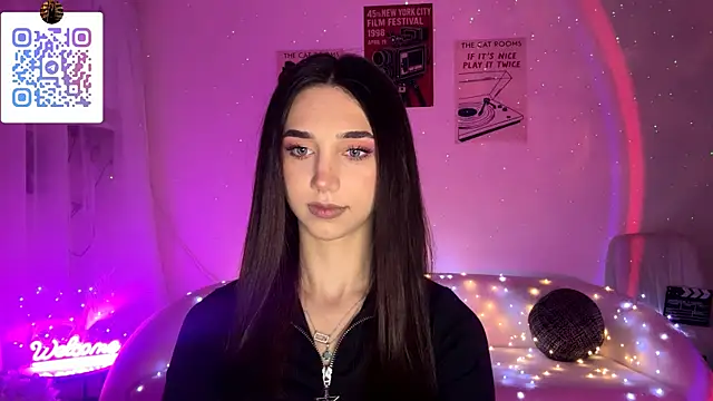 LinaMour online show from April 2026 10:32:01 PM