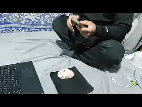 Snapshot of yazinyazin1 chatting on February 2026 01:25:01 PM yazinyazin1 online show from February 2026 01:25:01 PM