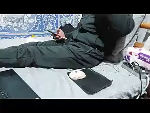 Snapshot of yazinyazin1 chatting on February 2026 06:15:02 PM yazinyazin1 online show from February 2026 06:15:02 PM