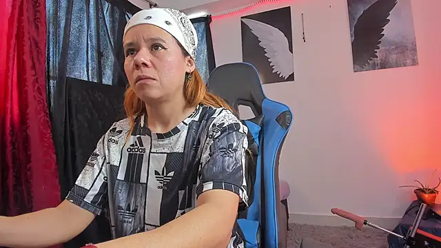 agatha walter  online show from October 2025 03:54:01 PM