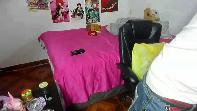 LovexJuxn  online show from November 2025 04:40:02 PM