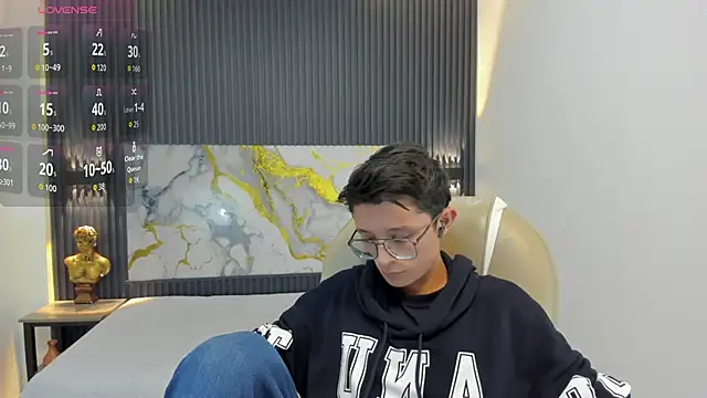 SantiagoRusso18 online show from October 2025 12:35:01 PM