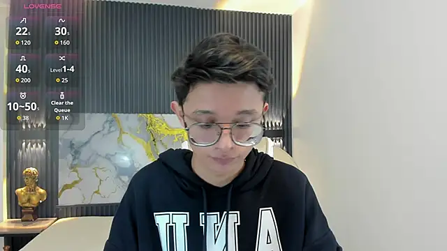 SantiagoRusso18 online show from October 2025 12:37:01 PM