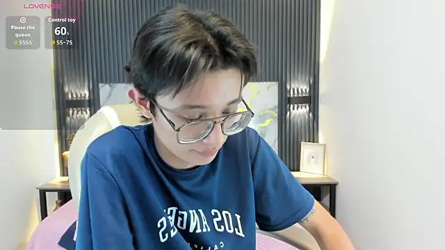 SantiagoRusso18 online show from November 2025 03:38:01 AM