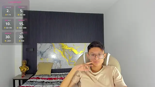 SantiagoRusso18 online show from December 2025 12:56:01 PM