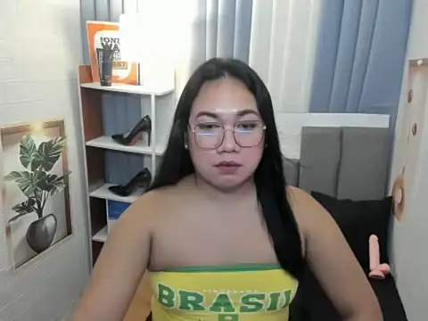 TsUncutKaren online show from December 2025 04:46:01 PM