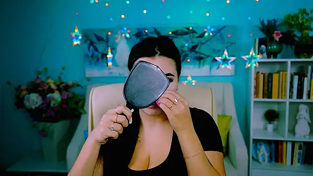 NaomiWilsons online show from November 2025 12:42:01 PM