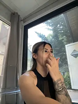 Ella Vee online show from September 2025 04:35:01 AM