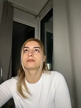 Ella Vee online show from October 2025 04:10:02 AM