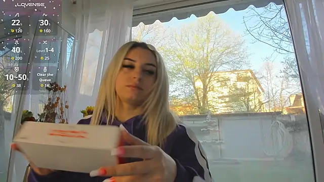 Ella Vee online show from April 2026 04:56:01 AM