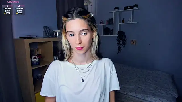 Snapshot of AntonettaTarring chatting on September 2025 07:20:02 AM AntonettaTarring online show from September 2025 07:20:02 AM