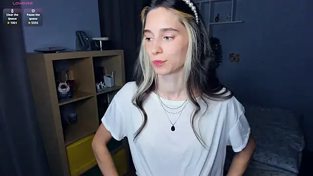 Snapshot of AntonettaTarring chatting on September 2025 07:21:02 AM AntonettaTarring online show from September 2025 07:21:02 AM