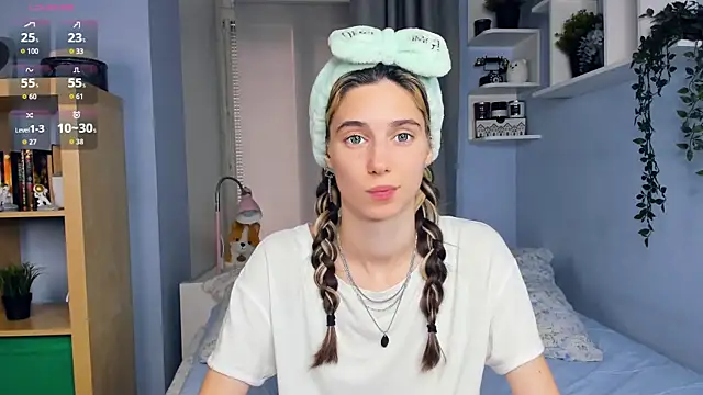 Snapshot of AntonettaTarring chatting on September 2025 07:35:01 AM AntonettaTarring online show from September 2025 07:35:01 AM